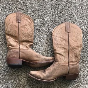 Women’s cowgirl boots size 7.5